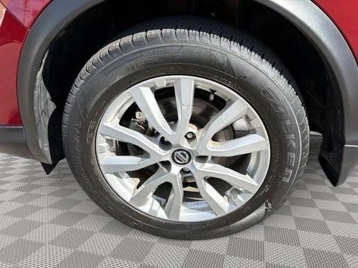 Used 2022 Pearl Metallic Nissan SV image 13