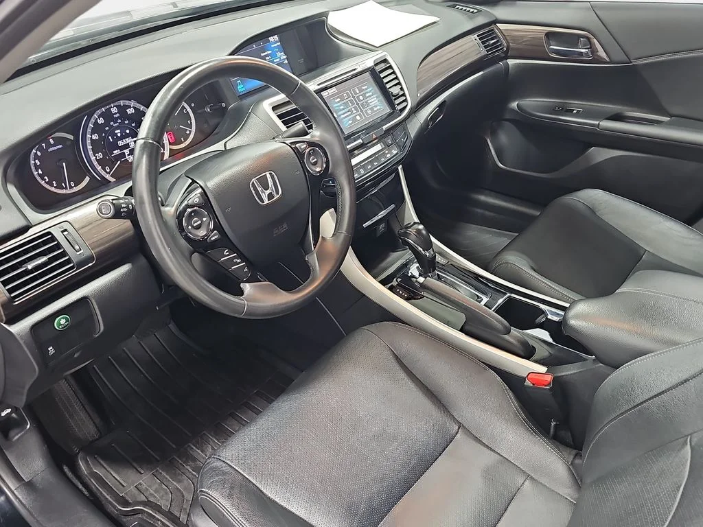 Used 2017  Honda EX-L image 16