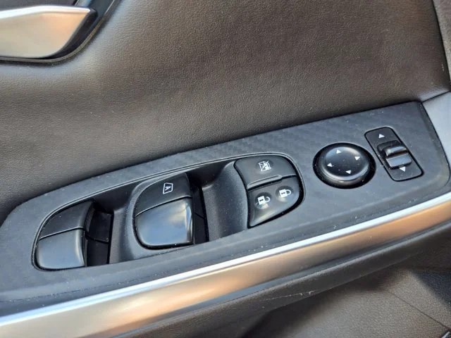 Used 2025 Gray Nissan SR image 35