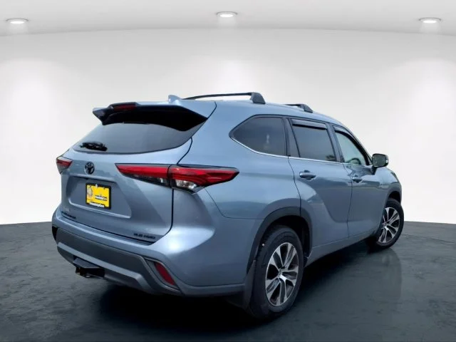 Used 2022 Blue Toyota XLE image 8
