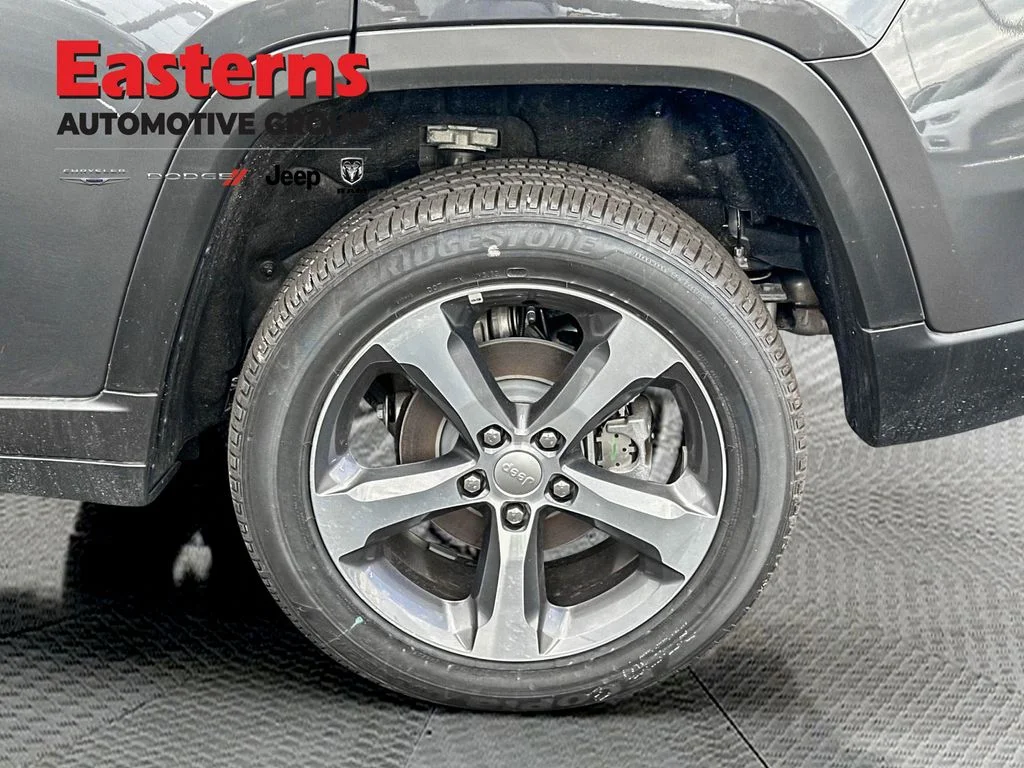 New 2026 Baltic Gray Metallic Clear-Coat Exterior Paint Jeep Limited image 27
