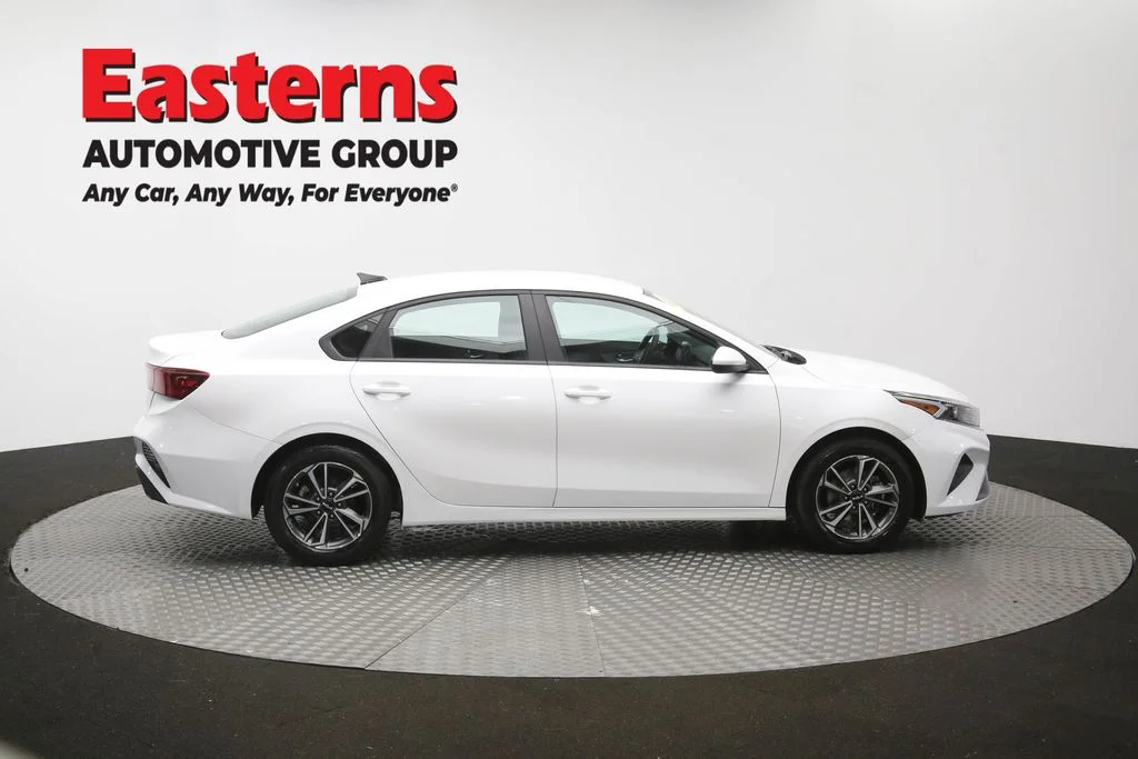 Used 2023 White Kia LXS image 43