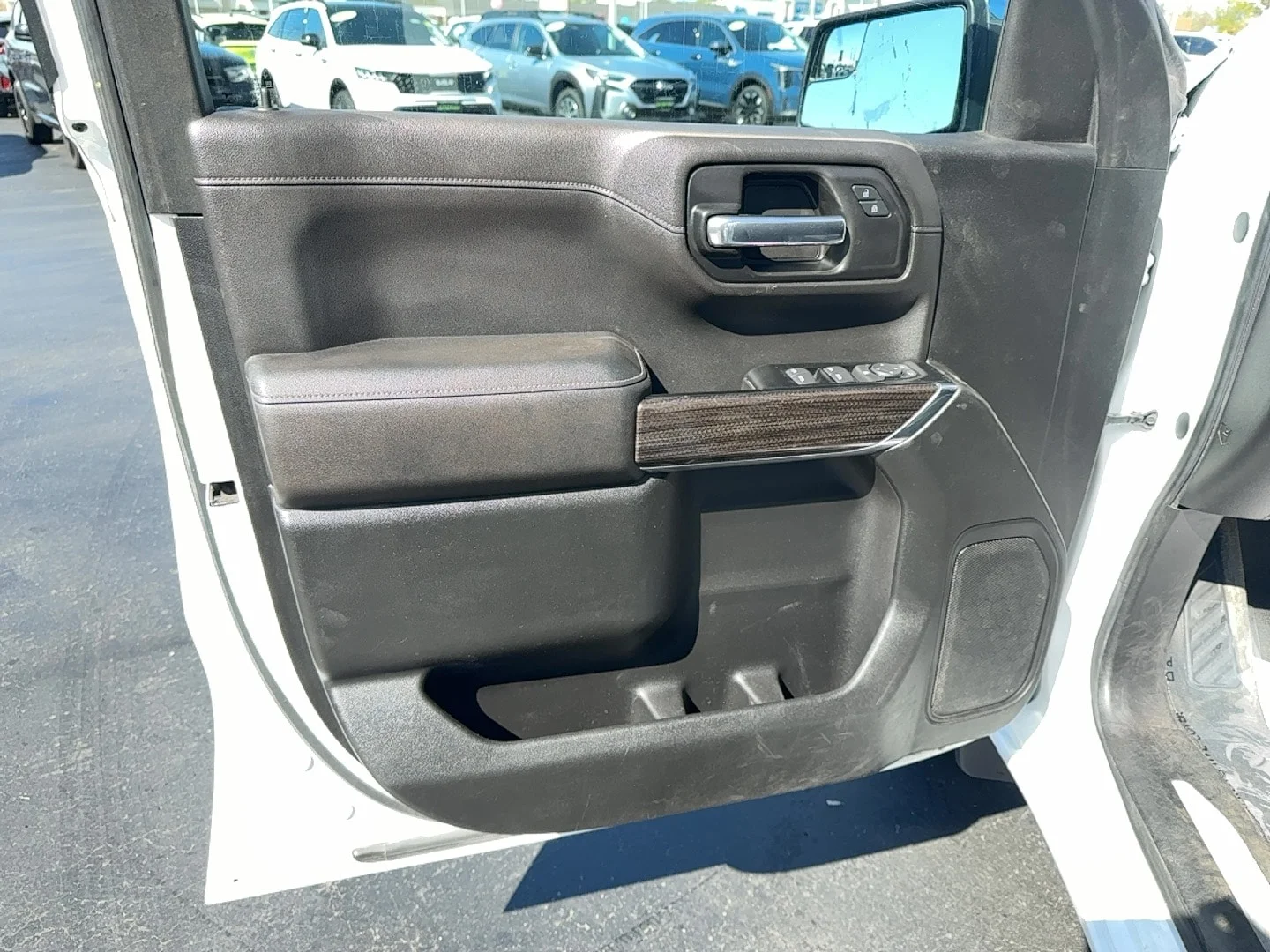 Used 2019 White Chevrolet LT image 11
