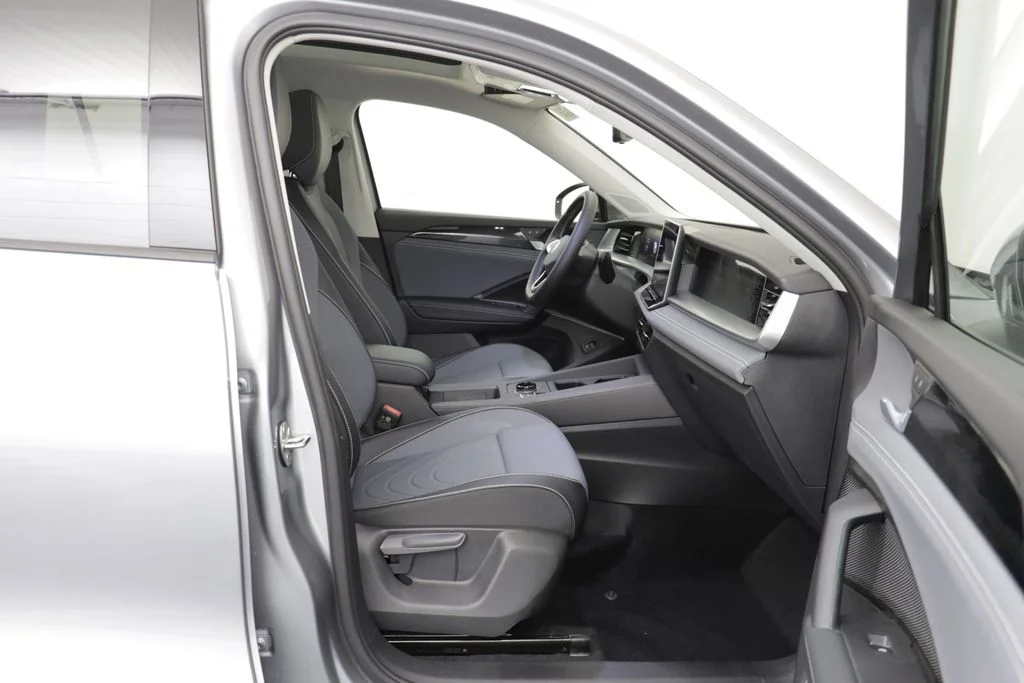 New 2026 Silver Volkswagen 2.0T SE image 19