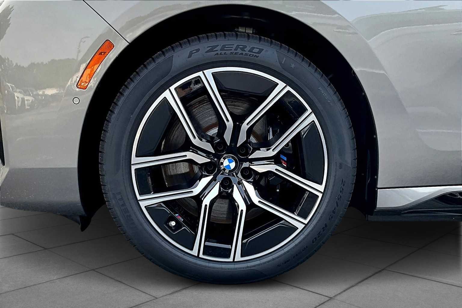 2025 BMW i7 50 - Photo 11
