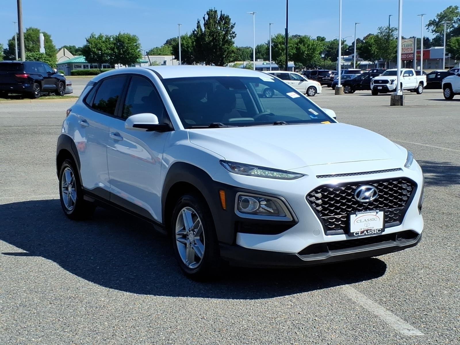 Used 2019 Chalk White Hyundai SE image 3