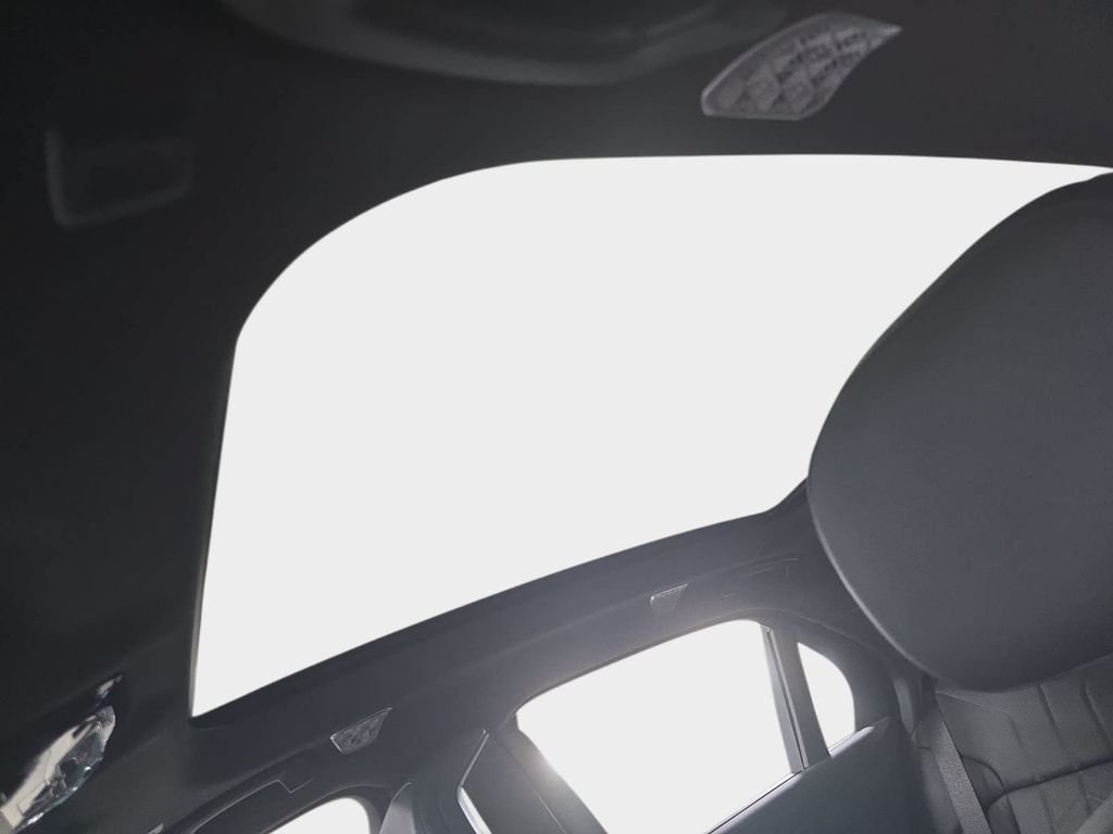 New 2026 Alpine White BMW 760i xDrive image 16