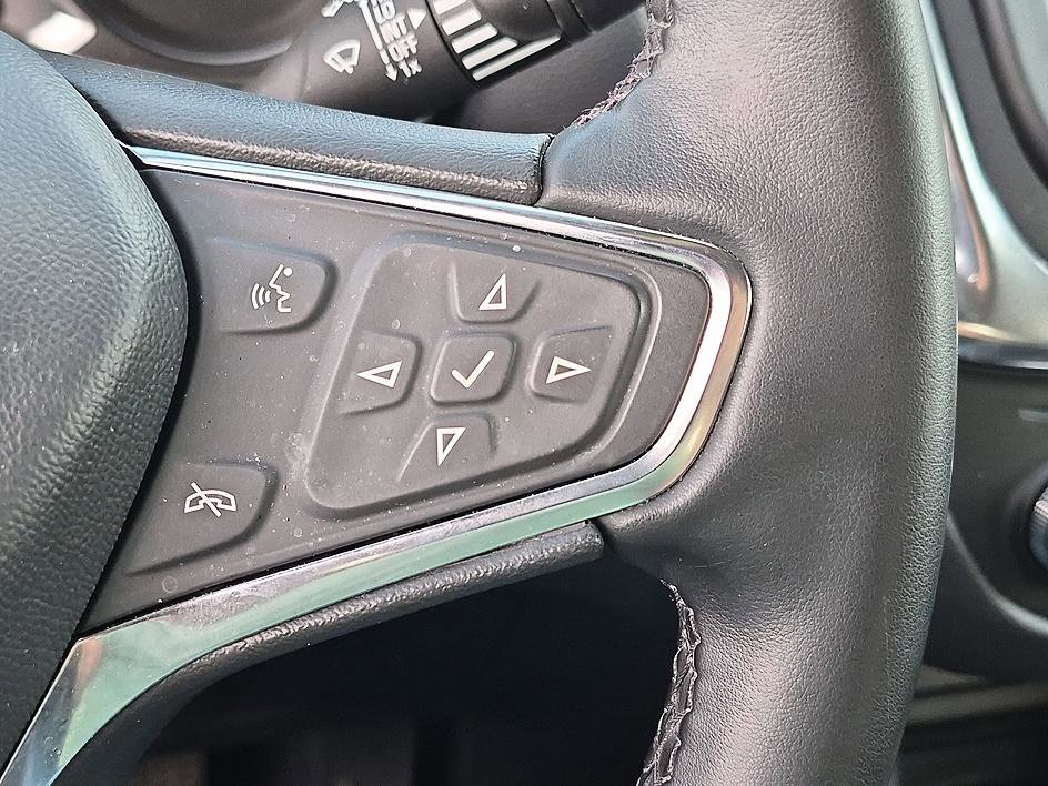 Used 2024 Lakeshore Blue Metallic Chevrolet LT image 18