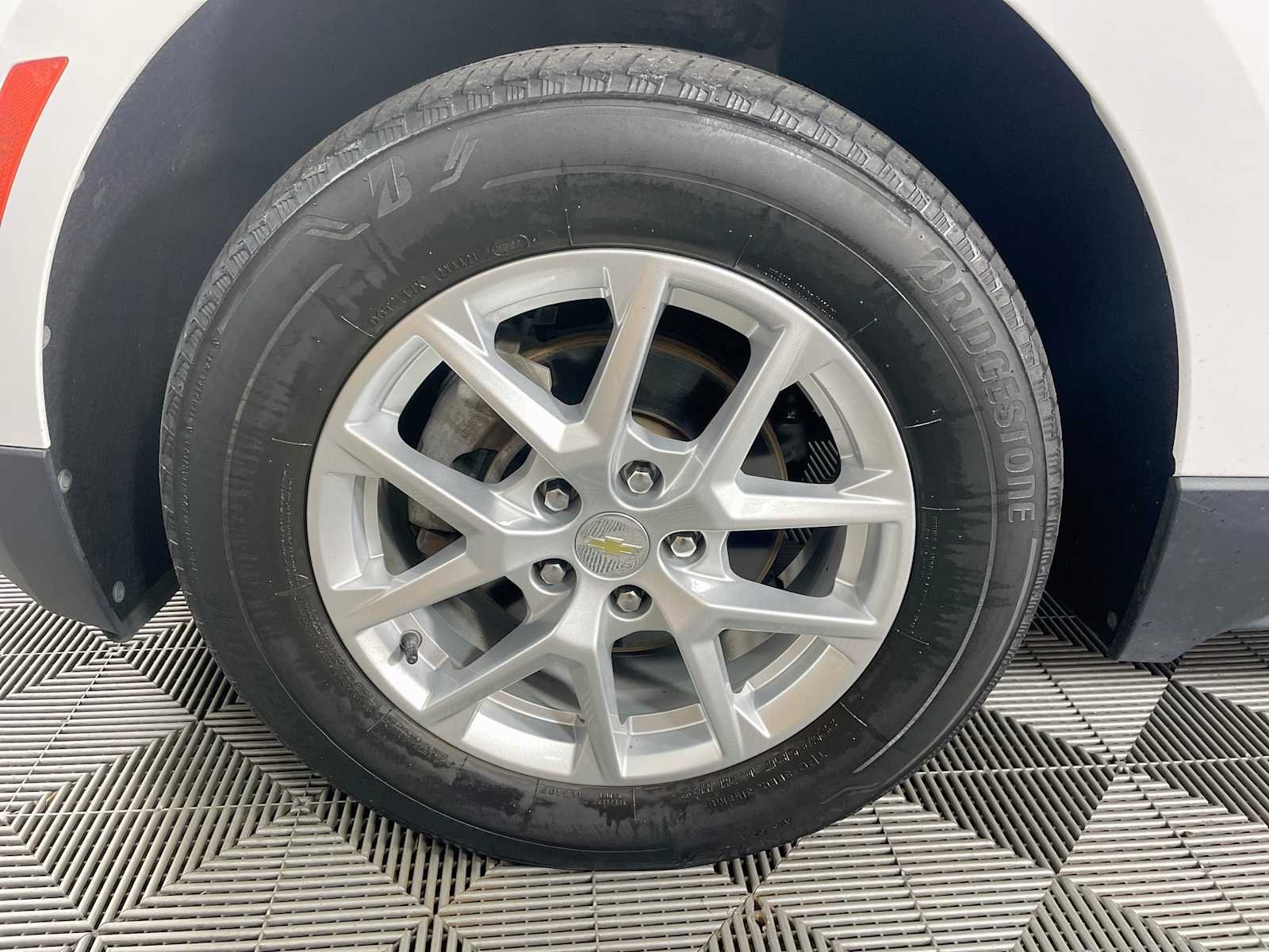 Used 2022 Summit White Chevrolet LT image 27