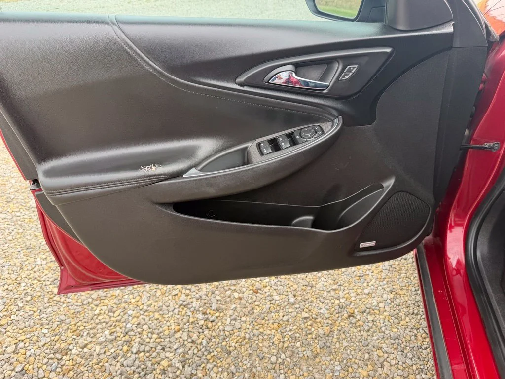 Used 2018 Red Chevrolet LT image 9