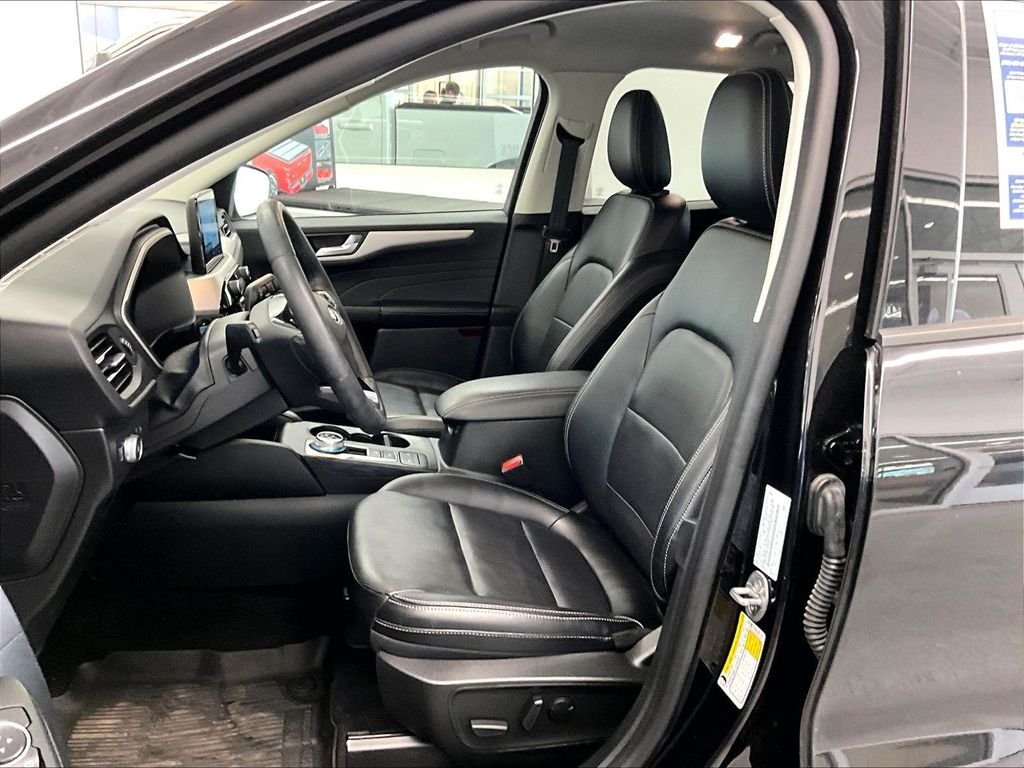 Used 2022 Black Metallic Ford SEL image 10