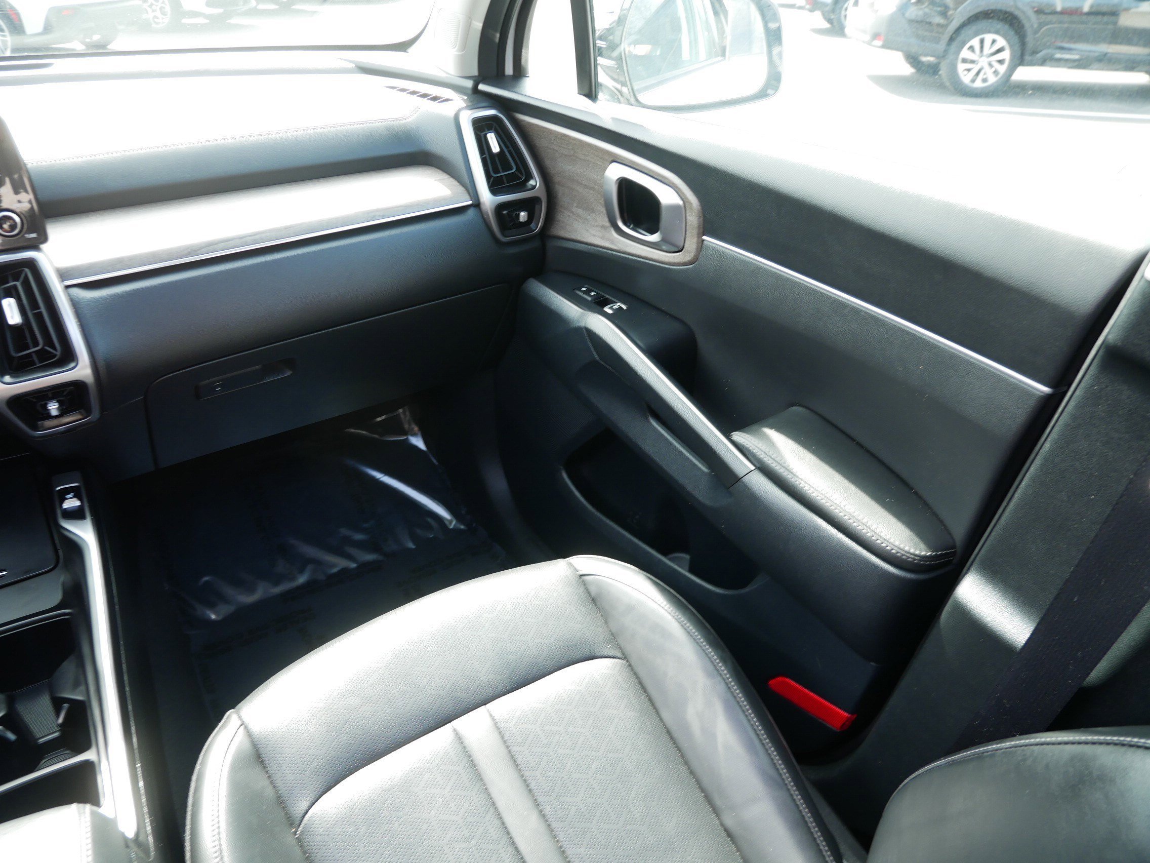 Used 2023 Glacial White Pearl Kia X-Line EX image 11