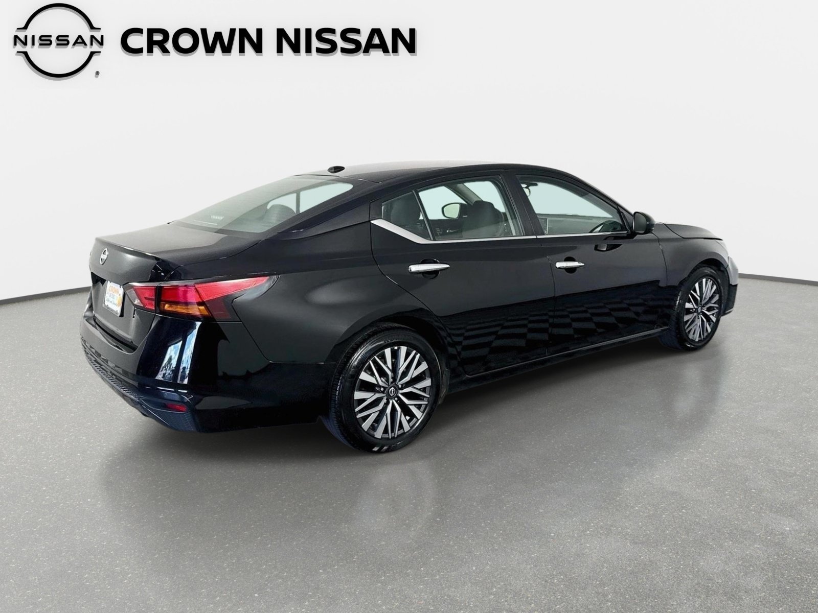Used 2025 Super Black Nissan SV image 5