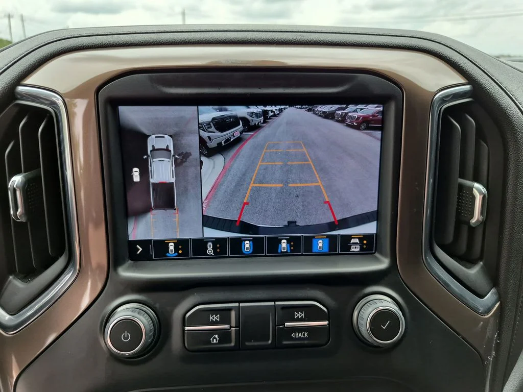 Used 2022 White Chevrolet High Country image 27