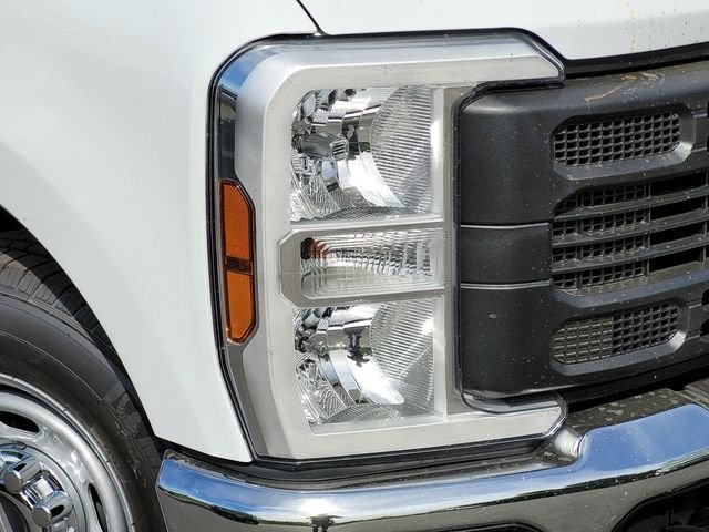 New 2026 Oxford White Ford F-250® XL image 35