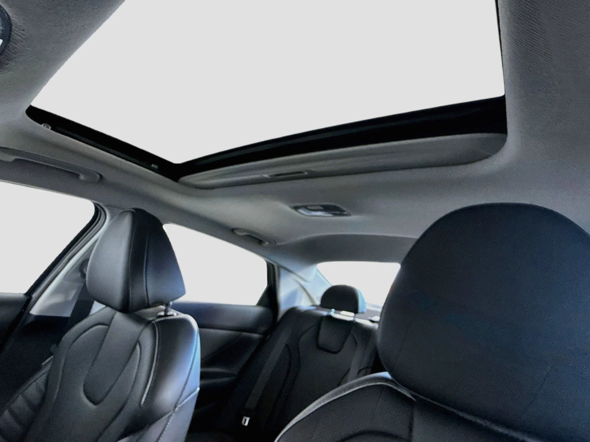 Used 2025  Hyundai Limited image 24