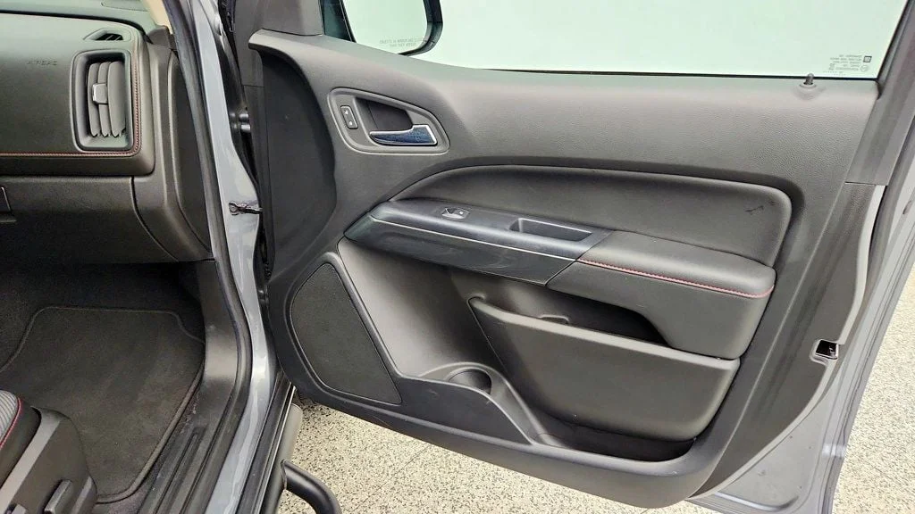 Used 2019 Satin Steel Metallic GMC 4WD Crew Cab 128.3