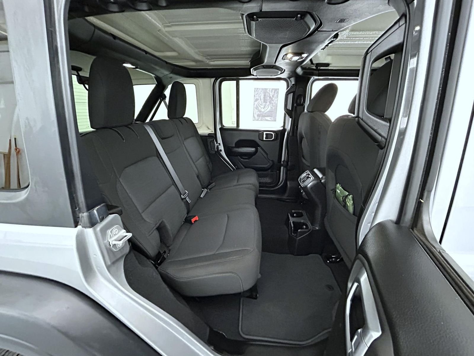 Used 2019 Silver Jeep Unlimited Sport S image 18
