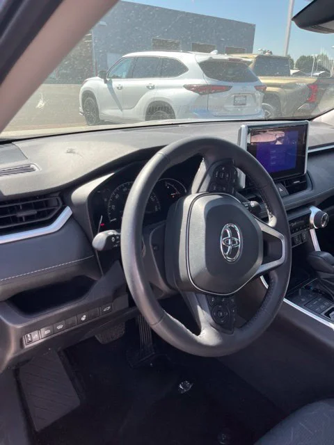 Used 2025 Silver Sky Metallic Toyota XLE image 6