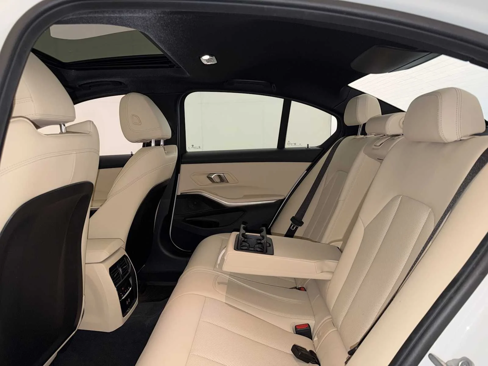 2024 BMW 3 Series 330i - Photo 21