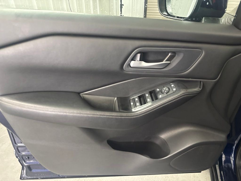 Used 2024 Deep Ocean Blue Pearl Nissan SV image 8