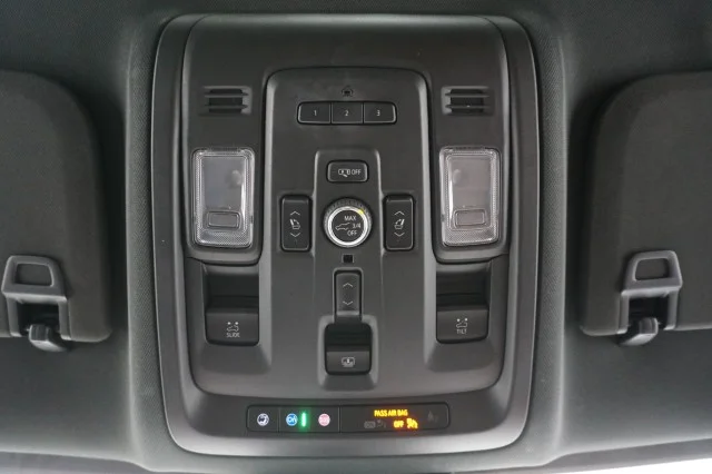 Used 2023 ORODESCENT_PEAR Chevrolet High Country image 47