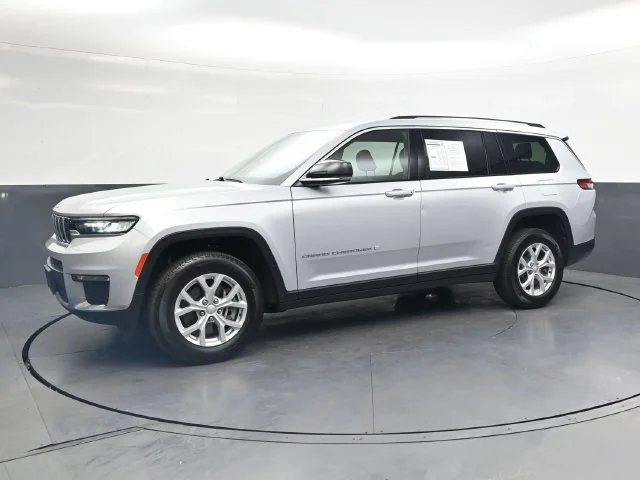 Used 2023 Silver Jeep Limited image 3