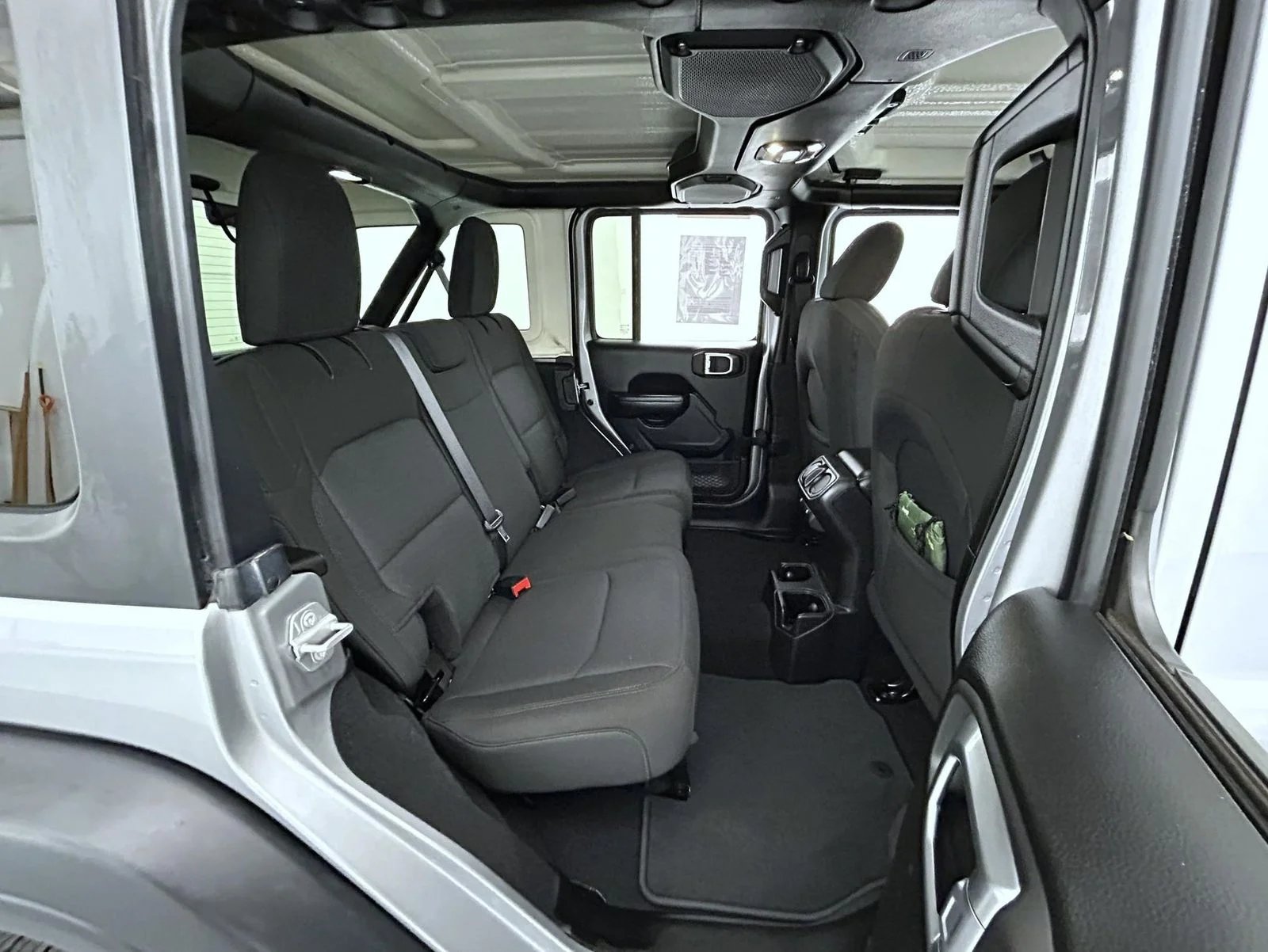 Used 2019 Silver Jeep Unlimited Sport S image 18