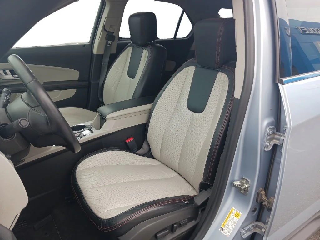 Used 2015 SILVER TOPAZ METALLIC Chevrolet LT image 27