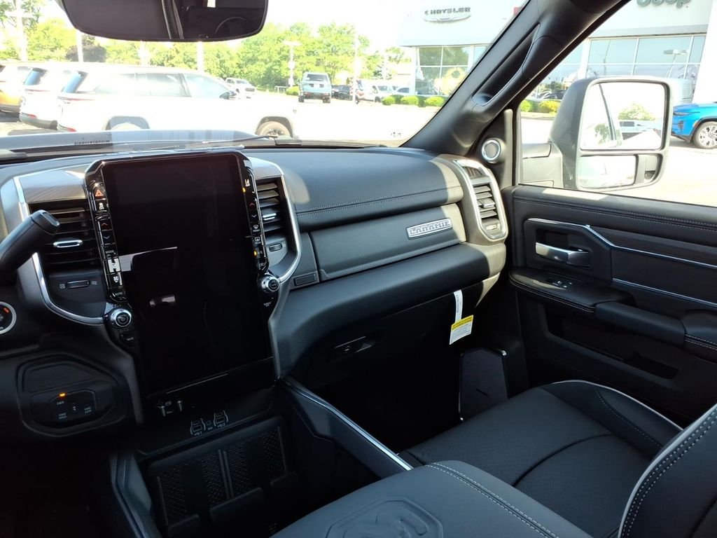 New 2026 Diamond Black Crystal Pearl-Coat Exterior Paint RAM Laramie image 14