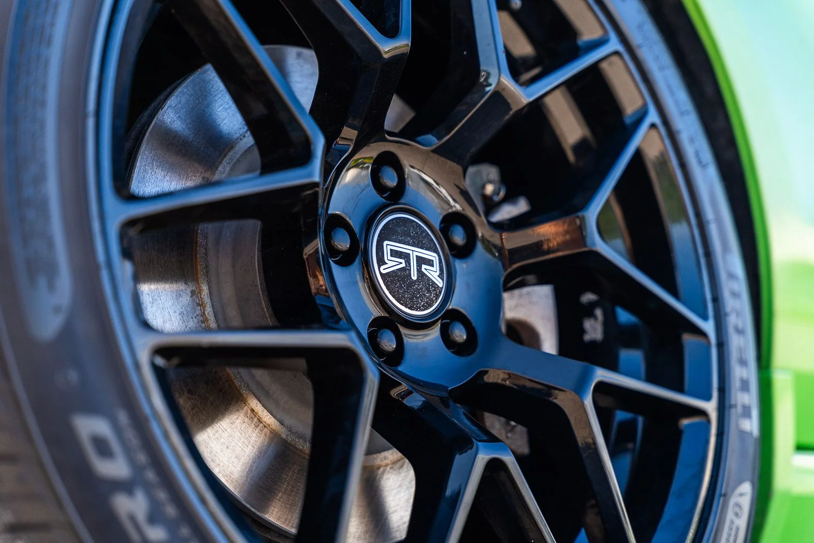 Used 2014 Green Ford GT image 3