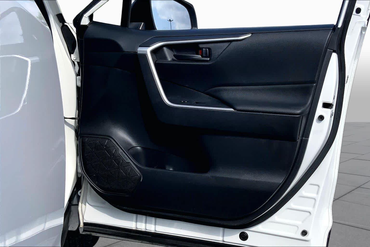 Used 2019 Super White Toyota LE image 22