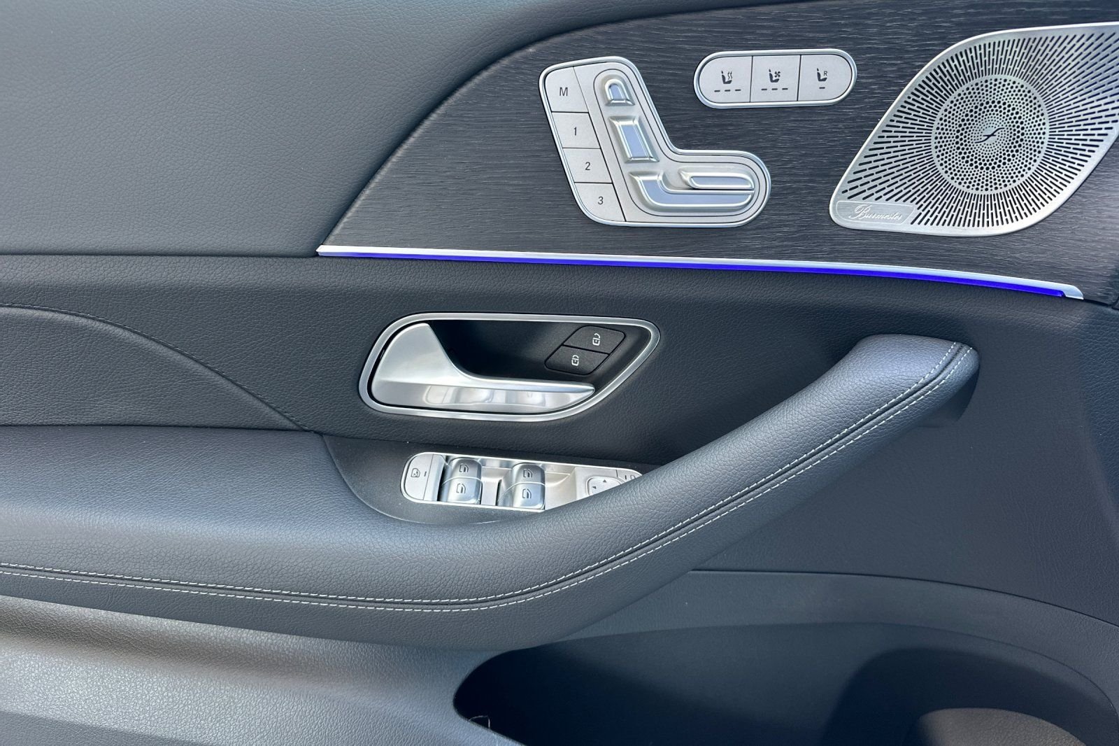 New 2026 White Mercedes-Benz GLS 450 image 11