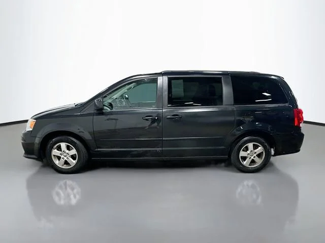 Used 2013 Brilliant Black Crystal Pearlcoat Dodge SXT image 10