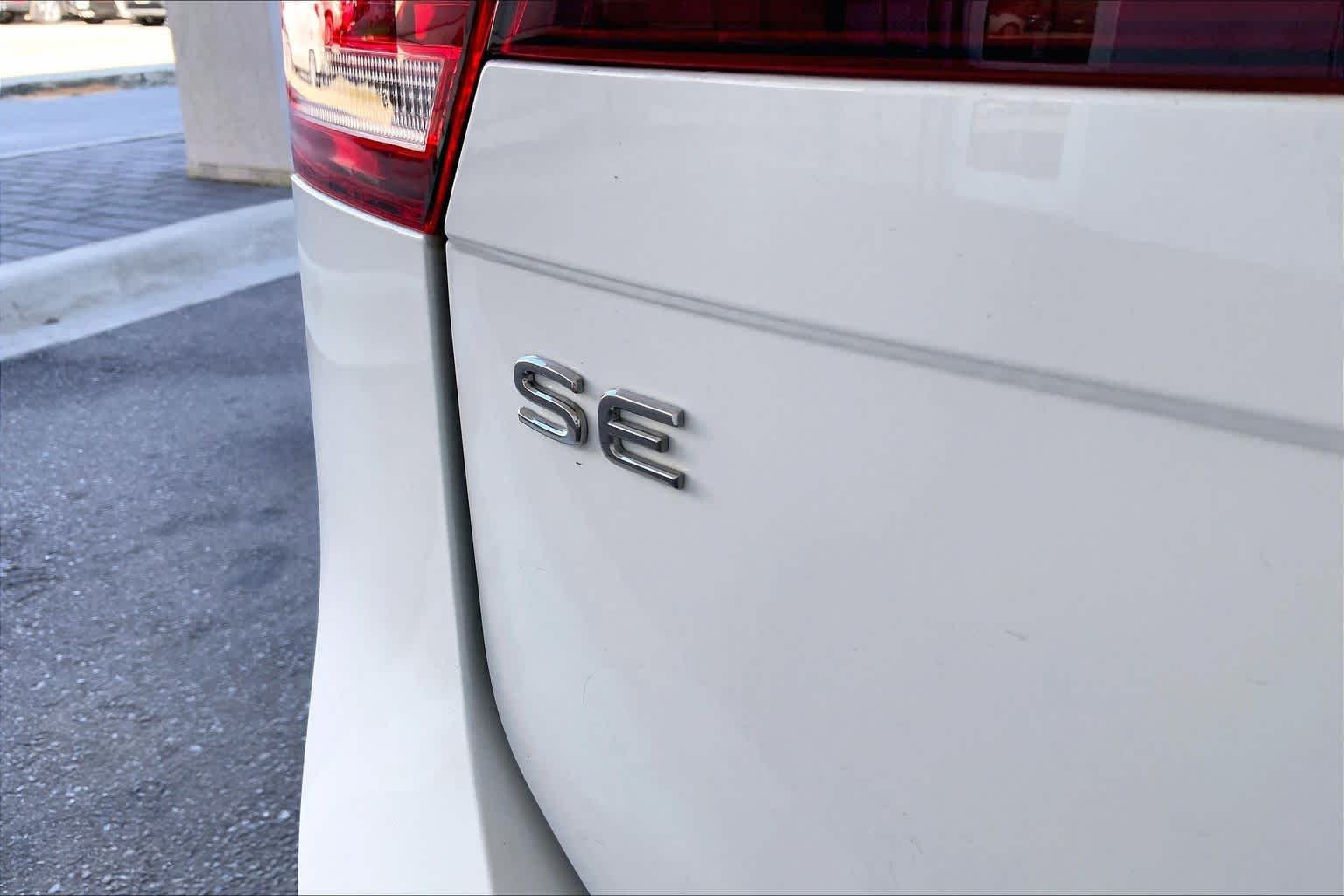 2022 Volkswagen Tiguan SE - Photo 10