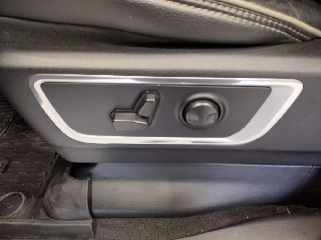 Used 2022 White Ram Laramie image 25