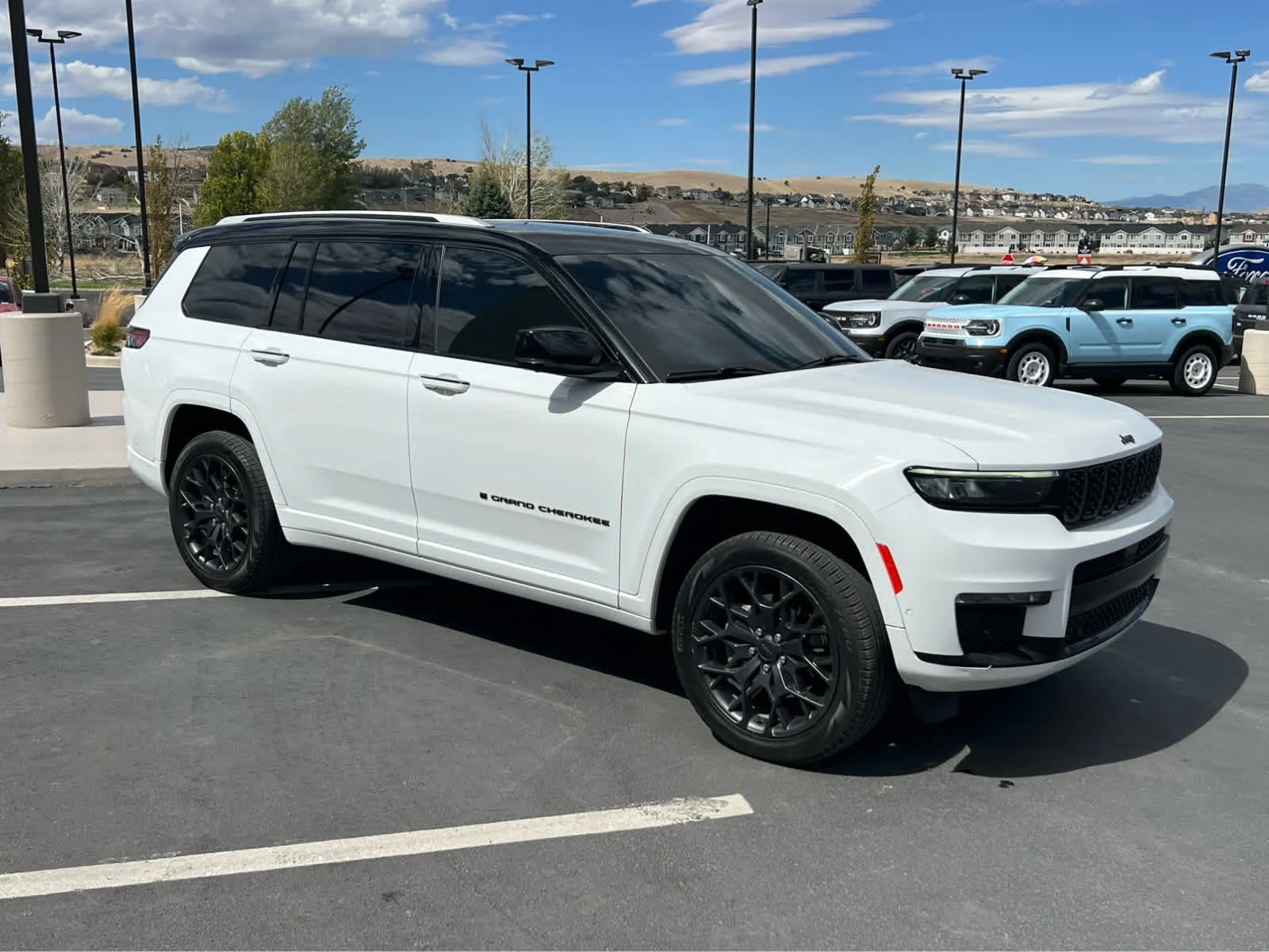 Used 2023 Bright White Clearcoat Jeep Summit image 5