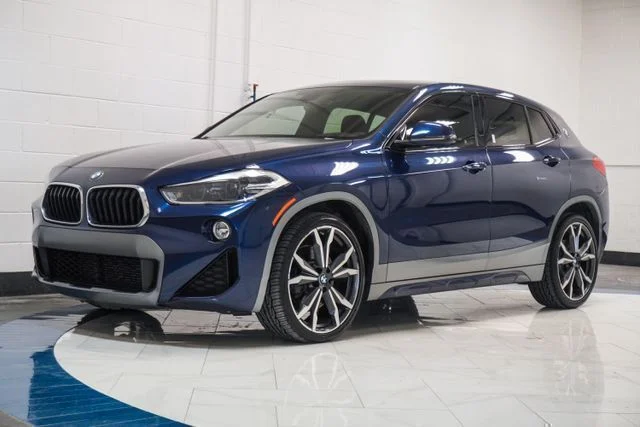 Used 2018 Blue BMW sDrive28i image 3