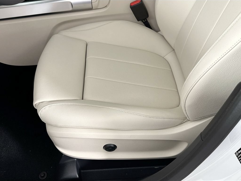 New 2026 Polar White Mercedes-Benz GLB 250 image 51