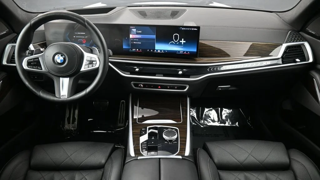 Used 2024 Black BMW xDrive40i image 4