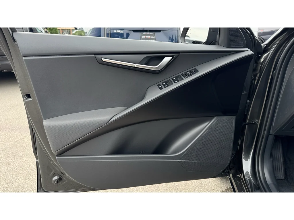 New 2026 Blk Kia LX image 24