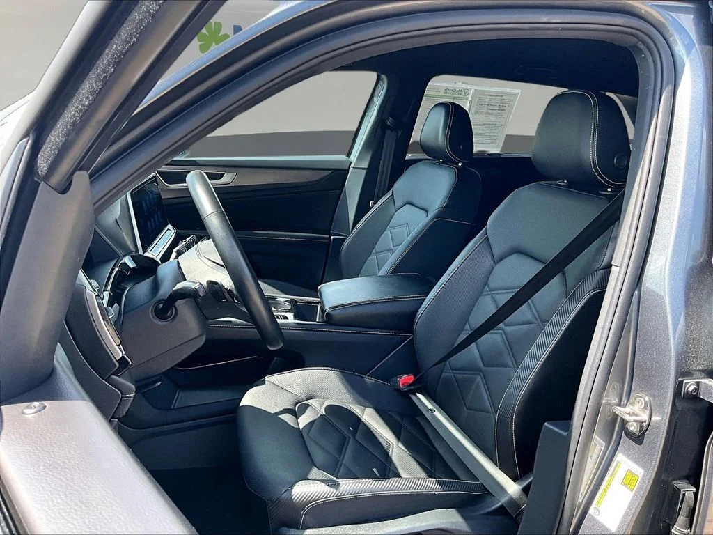 Certified Used 2025  Volkswagen 2.0T SE w/Technology image 25