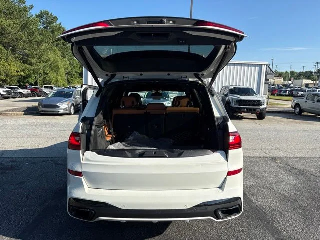 Used 2021 White BMW xDrive40i image 19