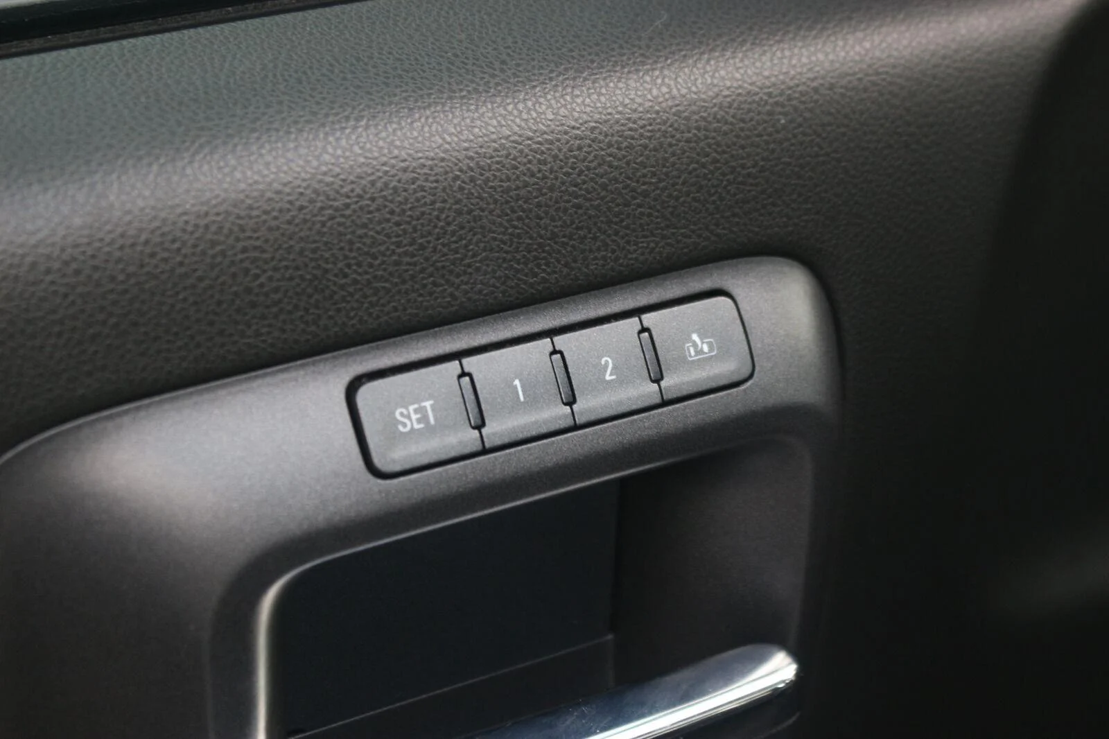 Used 2017 SUMMIT WHITE Chevrolet LTZ image 15