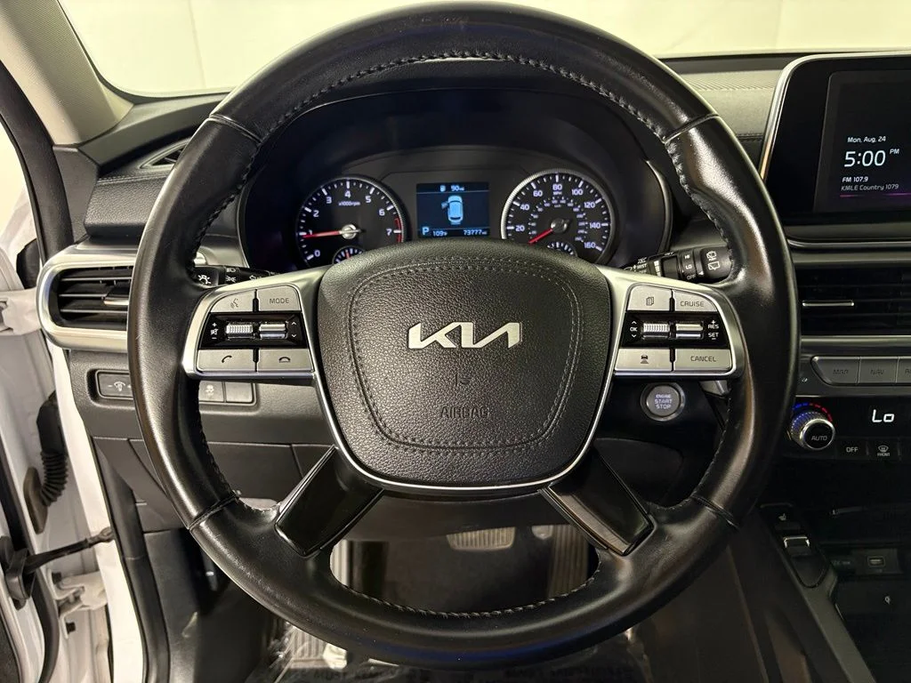 Used 2022 White Kia S image 19