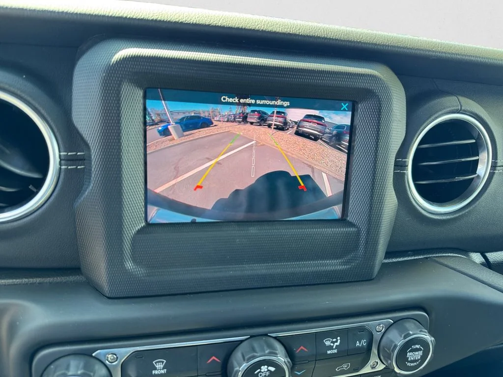 Used 2021 White Jeep Unlimited Sahara image 15