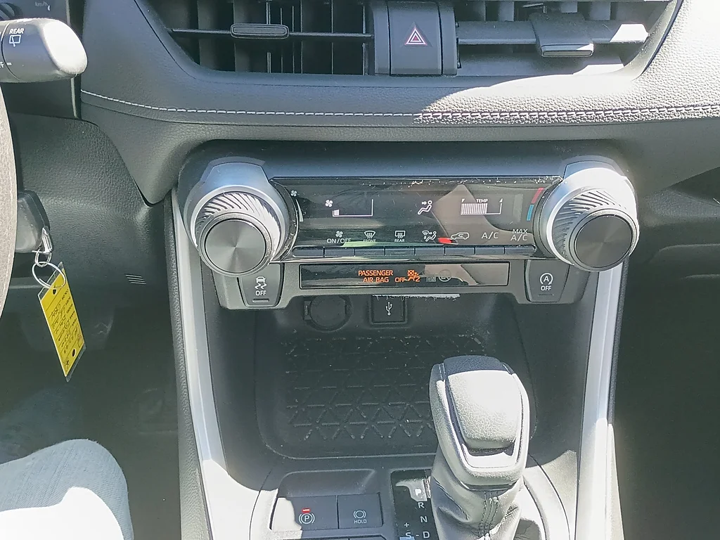 Used 2020 Magnetic Gray Metallic Toyota LE image 22