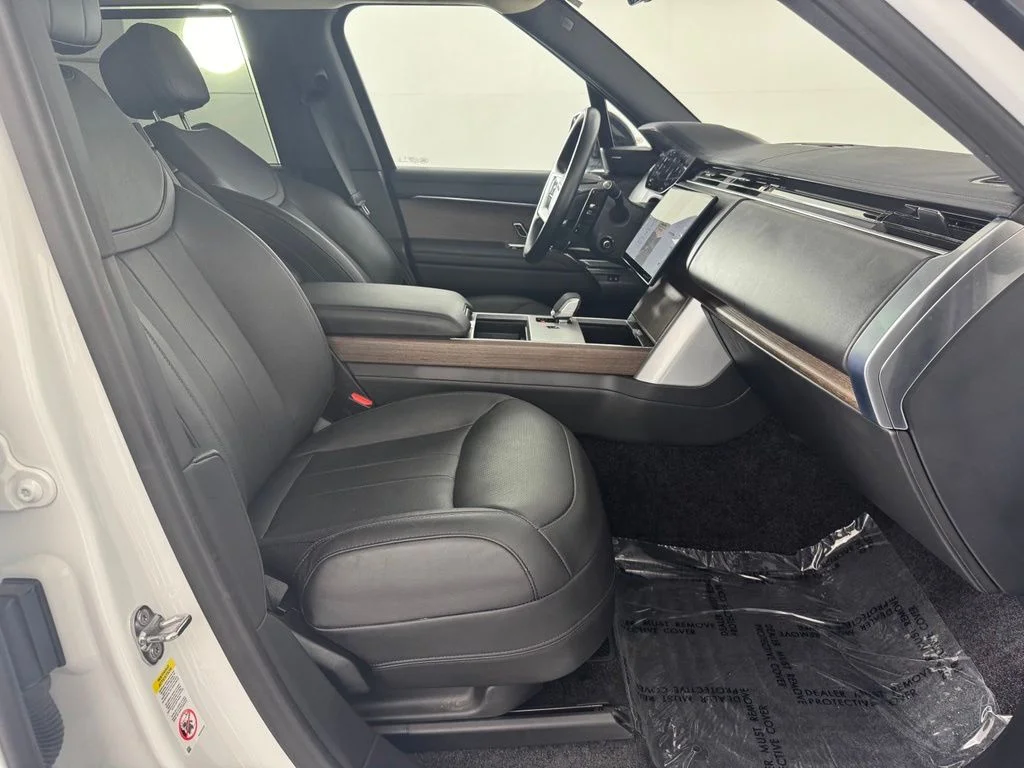 Used 2025 Fuji White Land Rover SE image 23