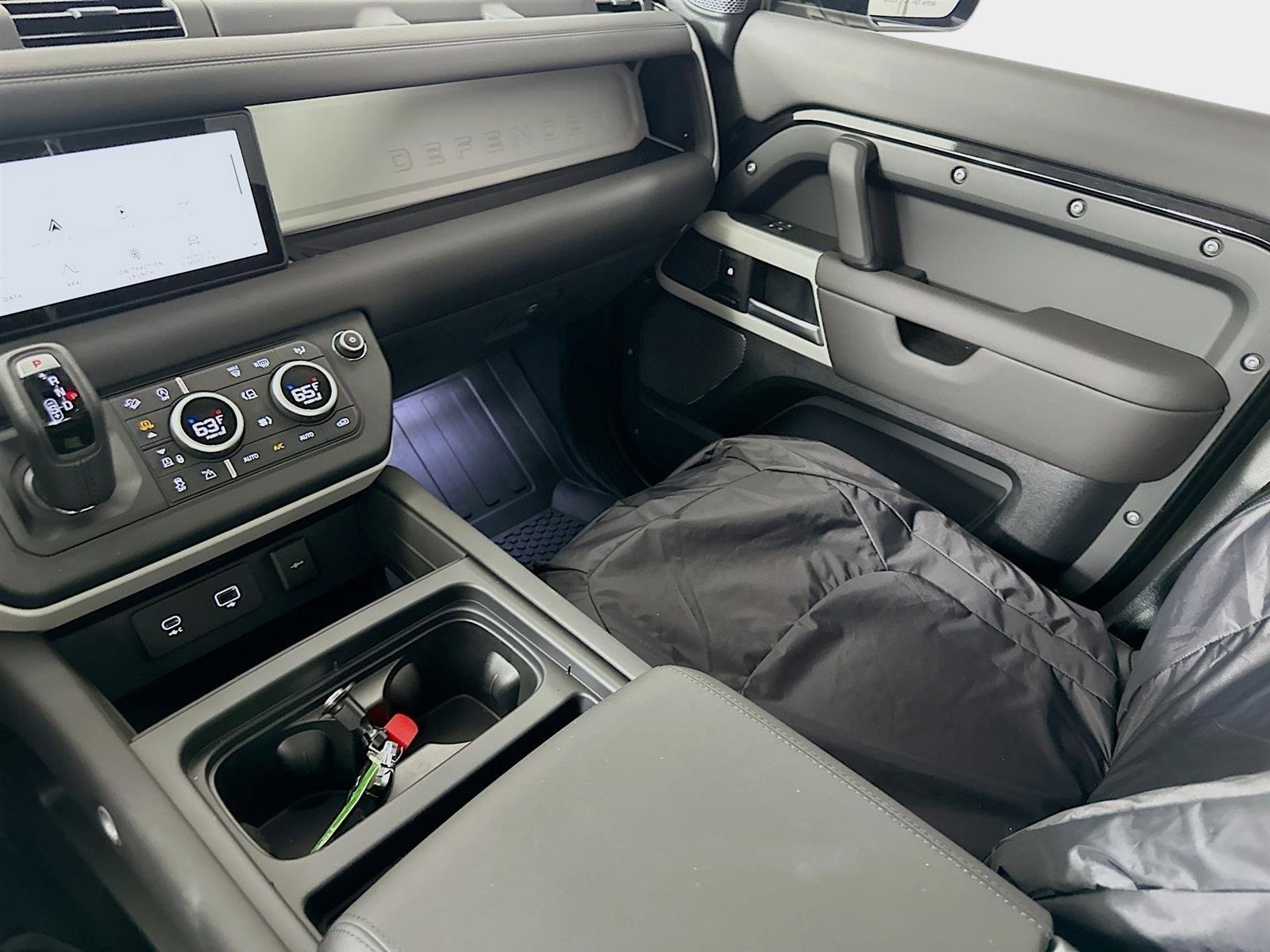 Used 2024 White Frost Land Rover S image 25