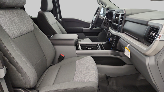 2026 Ford F-550 Super Duty Chassis Cab XLT - Photo 19